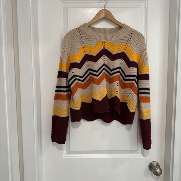 UK2LA | Long Sleeve Chevron Pattern Sweater Scallop Hem Slightly Cropped - Picture 2 of 7